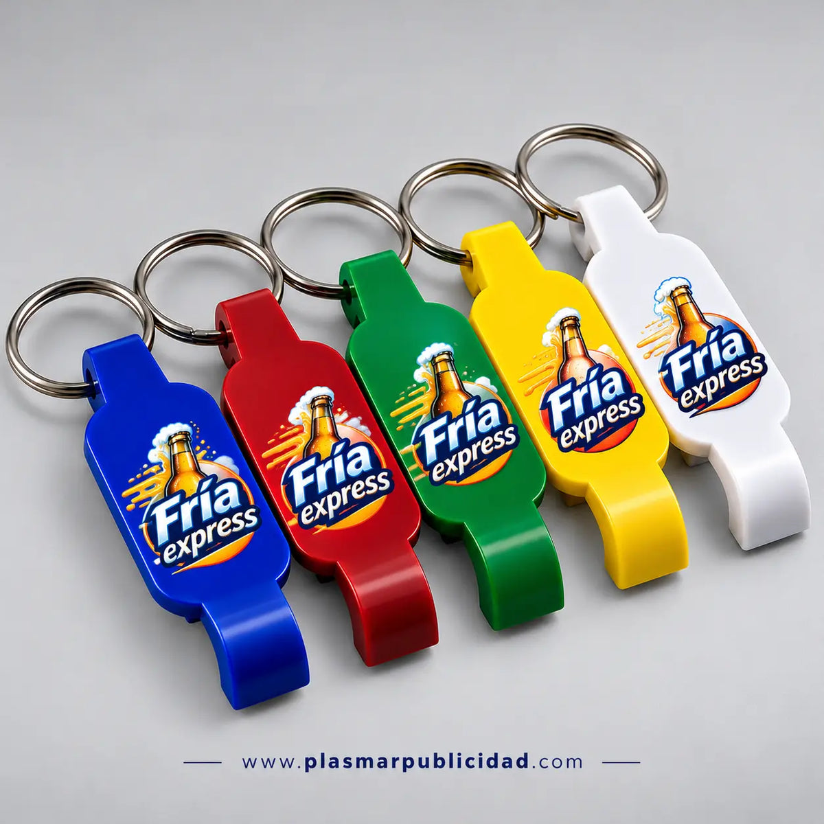Llaveros destapadores de plástico personalizados con logo a full color en azul, rojo, verde, amarillo y blanco